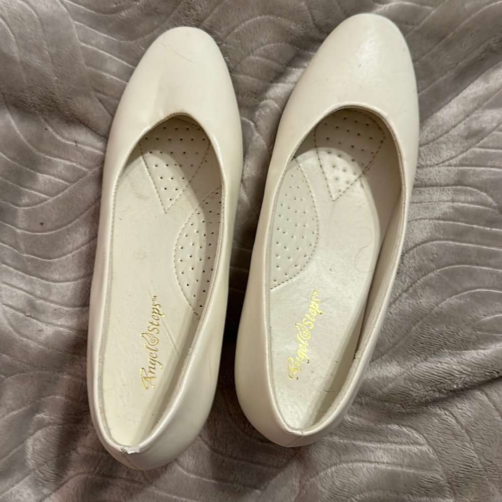 Angel steps kitten heel
